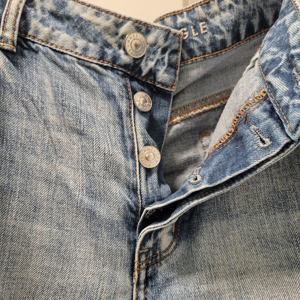 American Eagle Outfitters Tomgirl Light Wash Denim Jeans - Picture 3 of 6